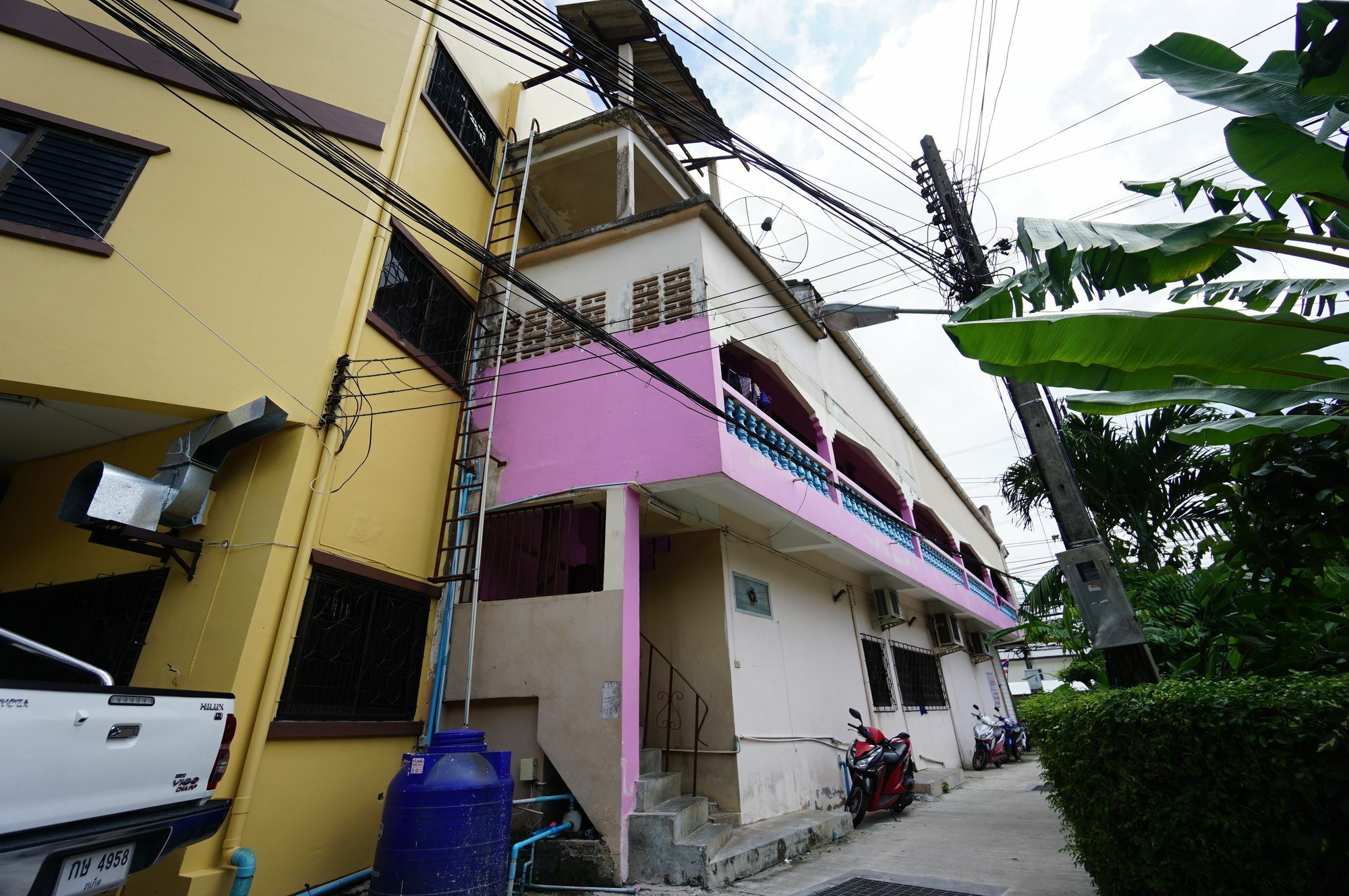 Kookkai House Hostel Patong ภายนอก รูปภาพ